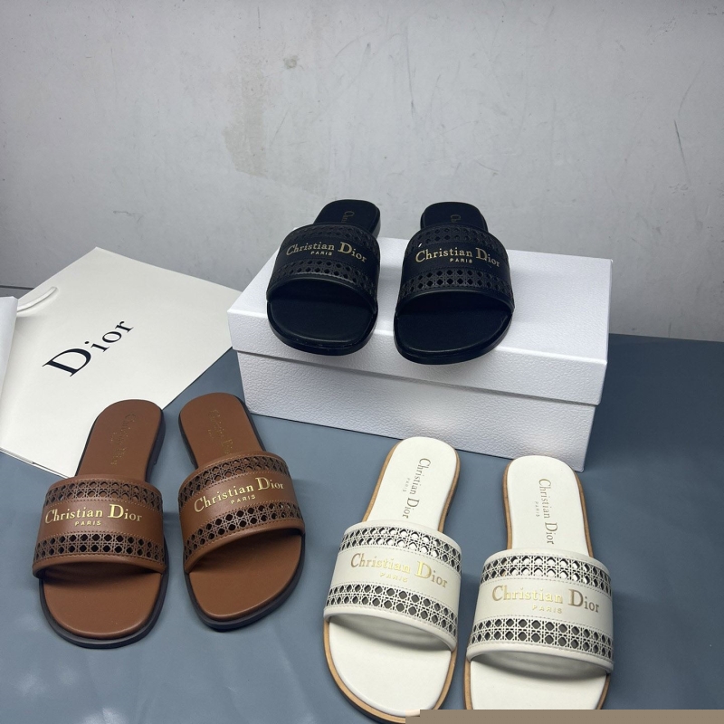 Ce**e slippers